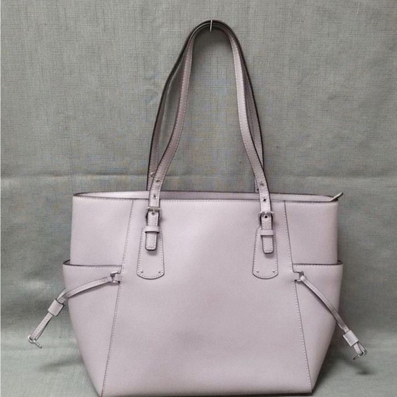 Michael Kors Light Gray Voyager East West Tote NWT - Picture 2 of 8